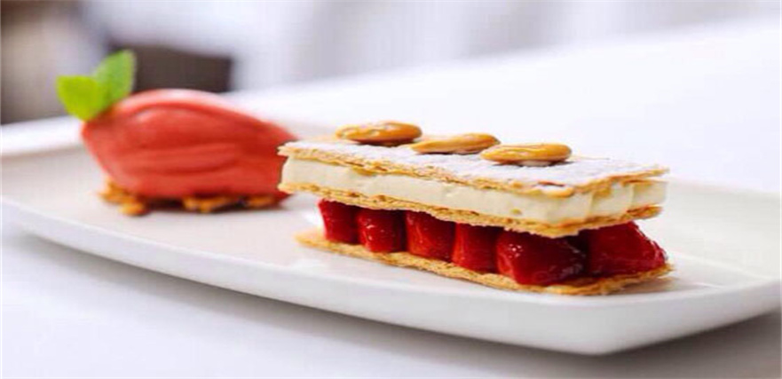 食堂承包應(yīng)該公開招標，擇優(yōu)錄用，罰款承包，嚴懲不貸